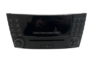 Mercedes-Benz E W211 Radio/CD/DVD/GPS-pääyksikkö A2118701289