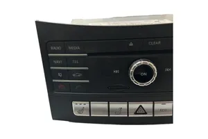 Mercedes-Benz E W212 Unidad delantera de radio/CD/DVD/GPS A2189006307