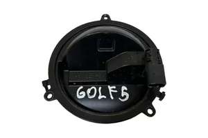 Volkswagen Golf V Uchwyt / Rączka zewnętrzna otwierania klapy tylnej / bagażnika 1K0827469G