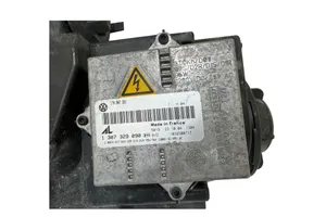 Volkswagen Golf V Lampa przednia 0301212272