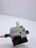 Mercedes-Benz E W211 Motor de la tapa sellante del depósito de combustible A2038201997