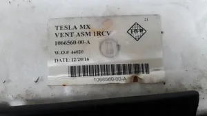 Tesla Model X Etumatkustajan istuin 