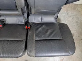 Mitsubishi Pajero Second row seats 