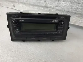 Toyota Prius c Panel / Radioodtwarzacz CD/DVD/GPS 8612052D10