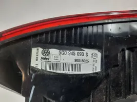 Volkswagen Golf VII Lampy tylnej klapy bagażnika 5G0945093S