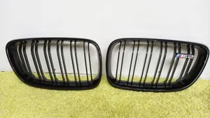 BMW 2 F22 F23 Maskownica / Grill / Atrapa górna chłodnicy 7295522