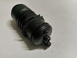 Audi A8 S8 D3 4E Supporto di montaggio del filtro dell’olio 8558686