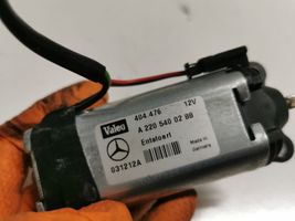 Mercedes-Benz E W211 Motorino di regolazione piantone dello sterzo A2205400288