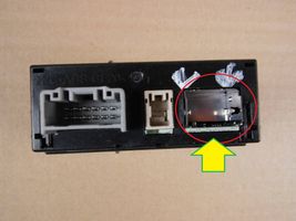 Mazda CX-5 II USB-pistokeliitin TK78669U0C