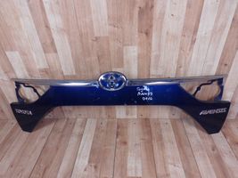 Toyota Avensis T270 Copertura del rivestimento bagagliaio/baule 7681105140