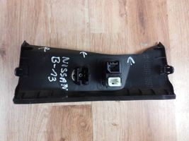 Nissan X-Trail T32 USB socket connector 795405004