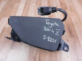 Toyota RAV 4 (XA50) Boîte à fusibles 8262033130