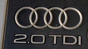 Audi A3 S3 8P Moottorin koppa 03G103925BQ