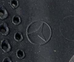 Mercedes-Benz A W176 Uchwyt przedniego czujnika parkowania PDC 