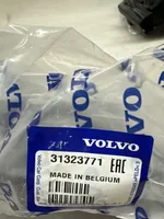 Volvo XC60 Uchwyt dyszy spryskiwacza reflektorów 31323771