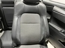 Toyota Auris E180 Sitze komplett 