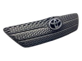 Toyota Corolla E120 E130 Maskownica / Grill / Atrapa górna chłodnicy 30580010