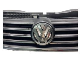 Volkswagen PASSAT B5.5 Atrapa chłodnicy / Grill 311750200