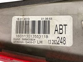 Opel Astra J Galinis žibintas dangtyje 13282248