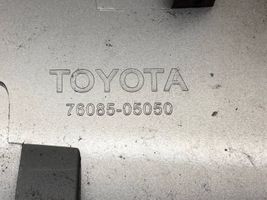 Toyota Avensis T270 Becquet de coffre 7608505050