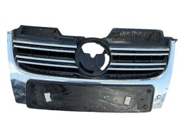 Volkswagen Jetta V Griglia superiore del radiatore paraurti anteriore 1K5853651