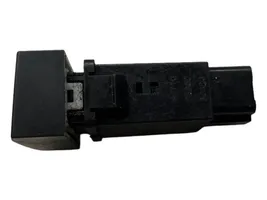 KIA Sorento Przycisk / Przełącznik ogrzewania szyby przedniej / czołowej 864W03000
