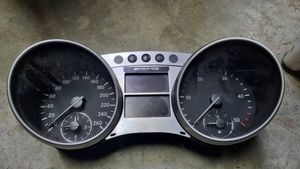 Mercedes-Benz R W251 Tachimetro (quadro strumenti) A2515402648