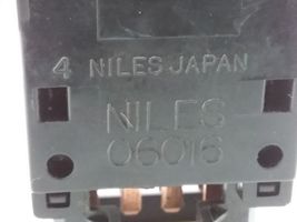 Subaru Forester SF Hätävilkkujen kytkin NILES06016
