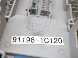 Hyundai Getz Ramka / Moduł bezpieczników 911981C120