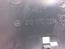 Mercedes-Benz E W210 Tylny uchwyt na kubek tunelu środkowego 2109700074