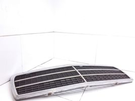 Mercedes-Benz E W210 Griglia superiore del radiatore paraurti anteriore 2108880023
