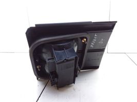 Volkswagen PASSAT B3 Lampy tylnej klapy bagażnika 333945107