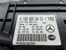 Mercedes-Benz A W169 Фонарь освещения передних мест A1698200401