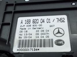 Mercedes-Benz A W169 Фонарь освещения передних мест A1698200401