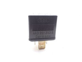 Audi A4 S4 B5 8D Relè lampeggiatore d'emergenza 899556