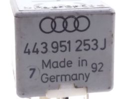 Audi 100 S4 C4 Hätävilkun rele 443951253J