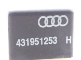 Audi 100 S4 C4 Hätävilkun rele 431951253H
