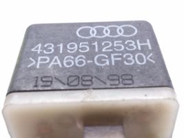 Audi A6 S6 C5 4B Relè lampeggiatore d'emergenza 431951253H