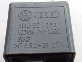Audi A4 S4 B7 8E 8H Relè lampeggiatore d'emergenza 8D0951253