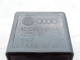 Volkswagen Golf VI Hätävilkun rele 8D0951253A