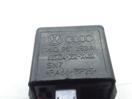Volkswagen PASSAT B6 Relè lampeggiatore d'emergenza V23134J52X430