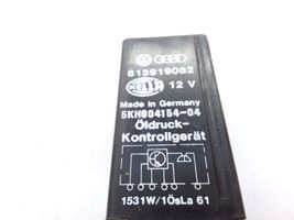 Audi 80 90 B3 Hazard warning light relay 813919082