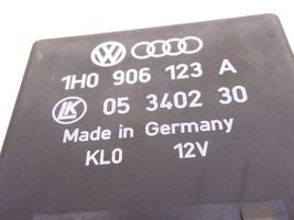 Audi 80 90 S2 B4 Hätävilkun rele 1H0906123A