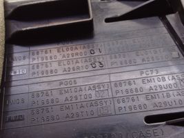 Nissan Versa Dysze / Kratki nawiewu deski rozdzielczej 68761EL00A