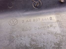 Volkswagen PASSAT B3 Takapuskurin hinaussilmukan suojakansi 3A9807441B