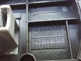 Citroen C5 Przycisk chowanego haka holowniczego 9654308077