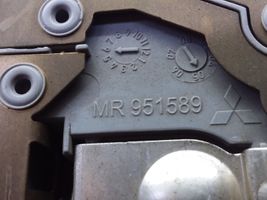 Mitsubishi Colt Priekinių vietų apšvietimo žibintas MR951589