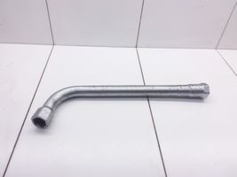 Volkswagen Touran I Wheel nut wrench 431012235A