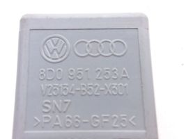 Audi A4 S4 B5 8D Relè lampeggiatore d'emergenza 8D0951253A