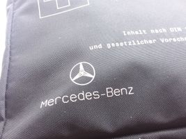 Mercedes-Benz C W205 Ensiapupakkaus DIN13164